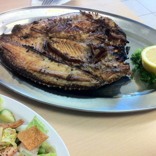 Снимок сделан в Nahrain Fish &amp; Chicken Grill пользователем Cindy B. 2/11/2012