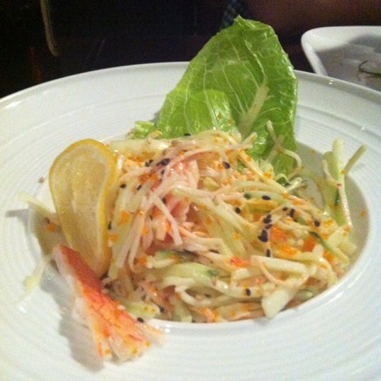 Foto diambil di HaChi Restaurant &amp; Lounge oleh Laura C. pada 5/17/2012