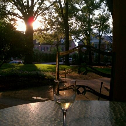 6/1/2012にTom S.がCrossroads Chapel Hillで撮った写真