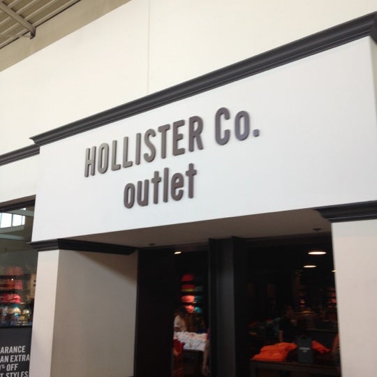 Hollister Co. - Clothing Store