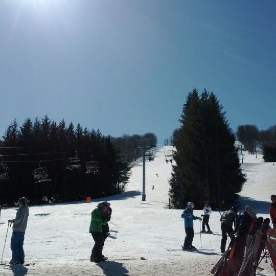 รูปภาพถ่ายที่ HoliMont Ski Area โดย Scott P. เมื่อ 3/11/2012