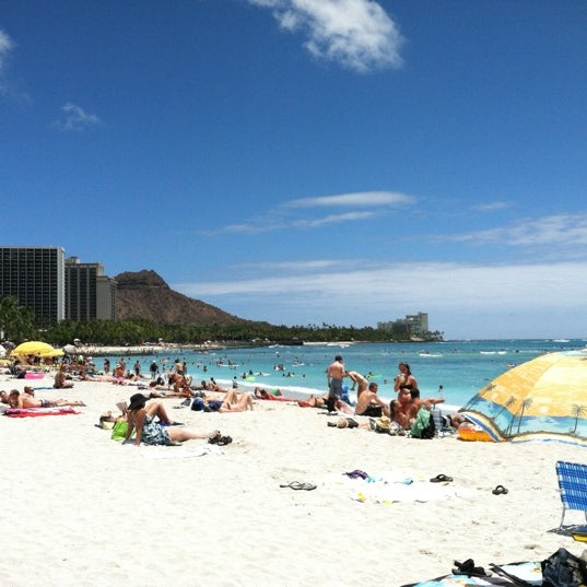 Foto tirada no(a) Duke&#39;s Waikiki por Jon B. em 8/5/2012