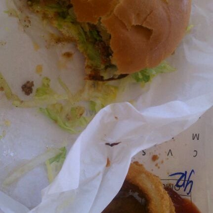 Foto diambil di Kincaid&#39;s Hamburgers oleh Chris C. pada 5/17/2012