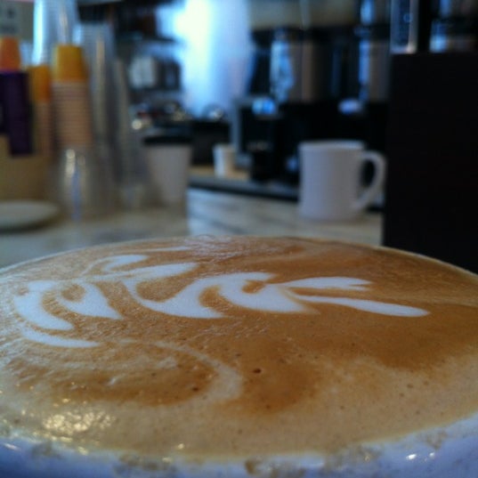 3/18/2012 tarihinde R. Eric T.ziyaretçi tarafından Cafe Twelve'de çekilen fotoğraf