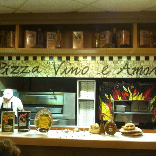 Снимок сделан в Mario’s Seawall Italian Restaurant пользователем Carlos R. 4/15/2012
