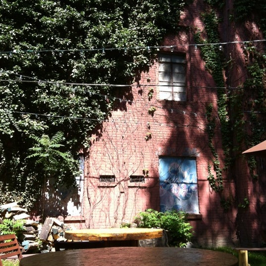 6/16/2012にSilvana G.がCharlotte Patisserieで撮った写真