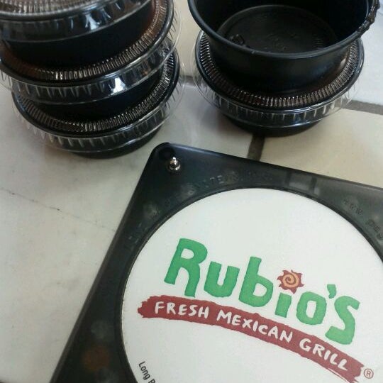 Foto scattata a Rubio&#39;s Coastal Grill da Bartosz R. il 2/7/2012