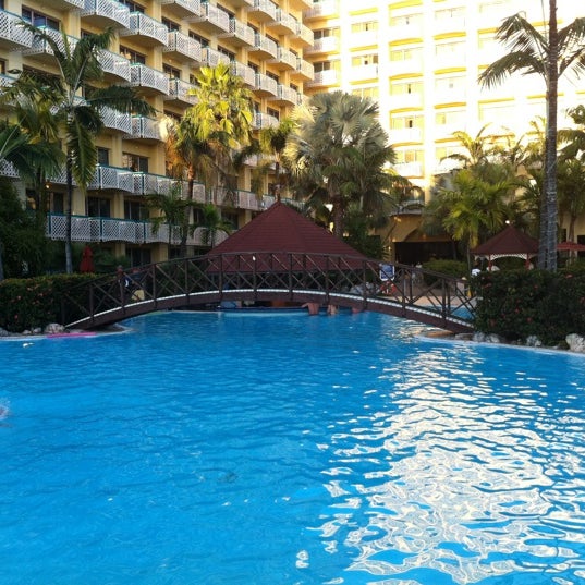 Das Foto wurde bei Sonesta Maho Beach Resort, Casino &amp; Spa von Fabio R. am 2/15/2012 aufgenommen