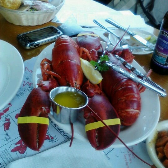 7/30/2012에 ᴡ H.님이 Cook&#39;s Lobster House에서 찍은 사진