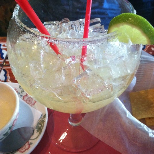 Das Foto wurde bei Azteca Mexican Restaurant Matthews von Amanda P. am 5/28/2012 aufgenommen