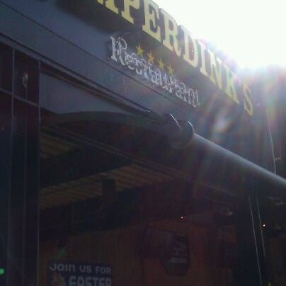 Foto tirada no(a) Humperdinks Restaurant &amp; Brewpub - Addison por Michael G. em 3/31/2012