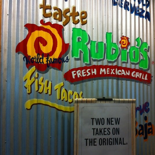 Foto diambil di Rubio&#39;s Coastal Grill oleh Katrin pada 2/13/2012