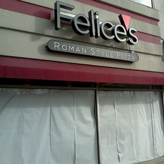 รูปภาพถ่ายที่ Felice&#39;s Roman Style Pizza โดย Sean C. เมื่อ 2/6/2012