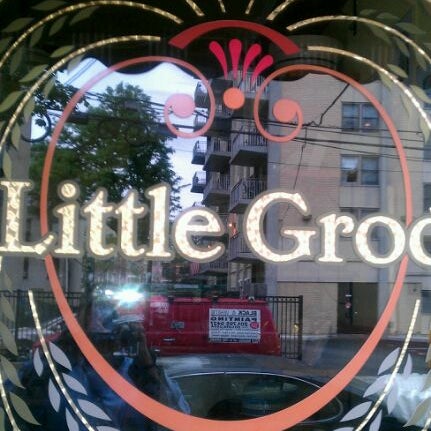 Foto tirada no(a) Little Grocery por Neamet E. em 5/14/2012