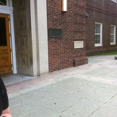 Foto tirada no(a) Brooklyn College Library por Lisa♥ D. em 8/8/2012