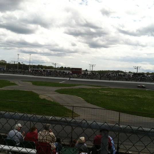 Foto tomada en Seekonk Speedway  por Sarah H. el 5/6/2012