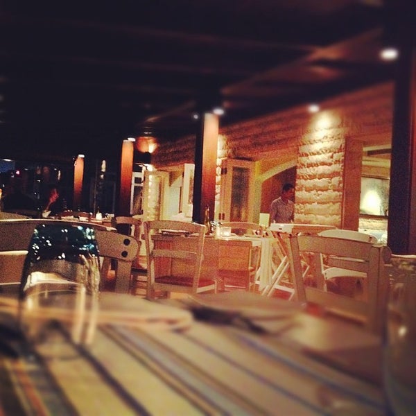 4/7/2012 tarihinde Tariq S.ziyaretçi tarafından Elia Greek Restaurant'de çekilen fotoğraf