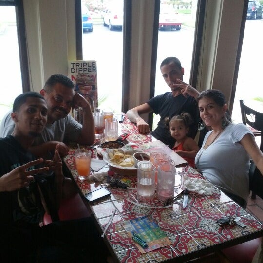 Photo taken at Chili&#39;s Grill &amp; Bar by Jarrelly C. on 8/5/2012