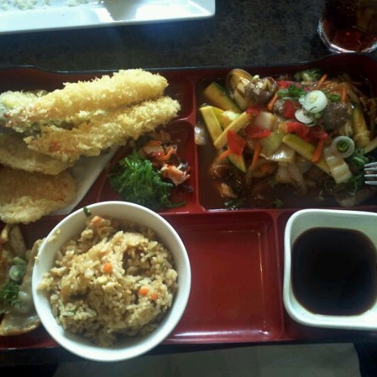 2/4/2012 tarihinde Tina M.ziyaretçi tarafından Nagoya Japanese Restaurant &amp; Sushi Bar'de çekilen fotoğraf
