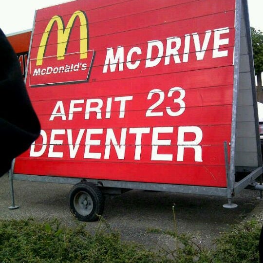 รูปภาพถ่ายที่ McDonald&#39;s โดย Felicia B. เมื่อ 5/13/2012