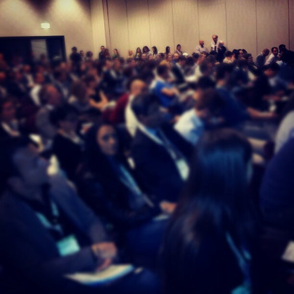 Торговля товарами и услугами. Электронная торговля. Электронная торговля. Электронная коммерция фон. Сергея сергиенко ирина выставка санкт-петербург.