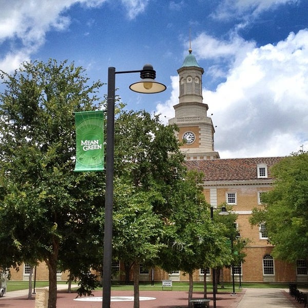 6/20/2012 tarihinde Chris F.ziyaretçi tarafından University of North Texas'de çekilen fotoğraf