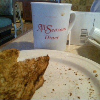 Снимок сделан в All Seasons Diner Restaurant пользователем Just C. 2/22/2012