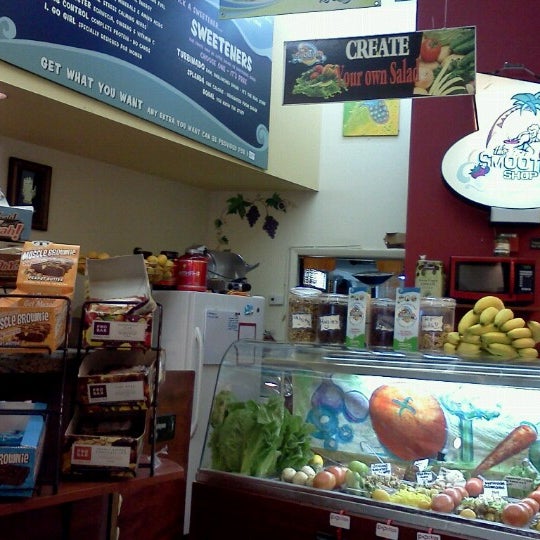 Photo taken at The Smoothie Shop by Nika G. on 9/4/2012