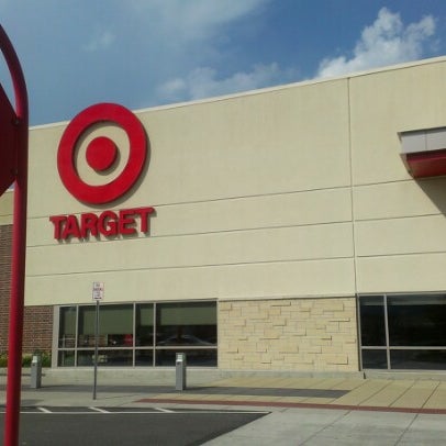Магазин таргет в америке. Гипермаркет таргет. Target reader. Мишень лого. Target reader.