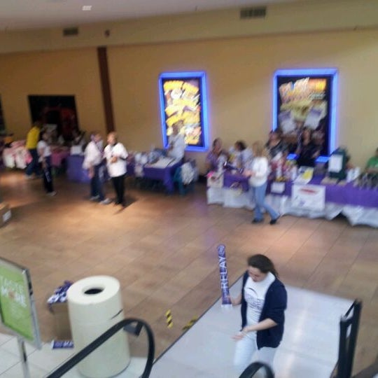 3/31/2012にDamien S.がGreenbrier Mallで撮った写真
