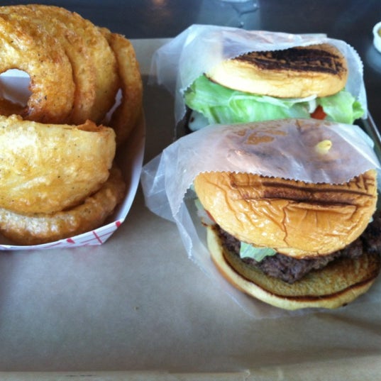 Снимок сделан в BurgerFi пользователем Casey 9/2/2012