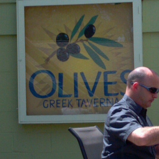 Снимок сделан в Olive&#39;s Greek Taverna пользователем Stephanie S. 6/13/2012
