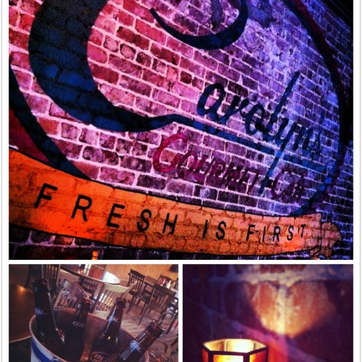 7/12/2012にDrewski G.がCarolyn&#39;s Gourmet Cafeで撮った写真