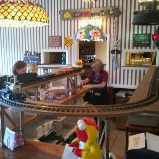 4/11/2012 tarihinde Johnny H.ziyaretçi tarafından Windhill Pancake Parlor, Inc.'de çekilen fotoğraf