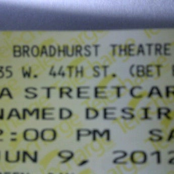 Снимок сделан в A Streetcar Named Desire at The Broadhurst Theatre пользователем B B. 6/9/2012