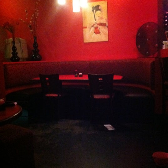 Photo prise au Nakama Sushi Restaurant &amp; Lounge par Susanna R. le7/7/2012