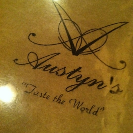 Foto scattata a Austyn&#39;s Restaurant &amp; Lounge da Jacque B. il 2/25/2012