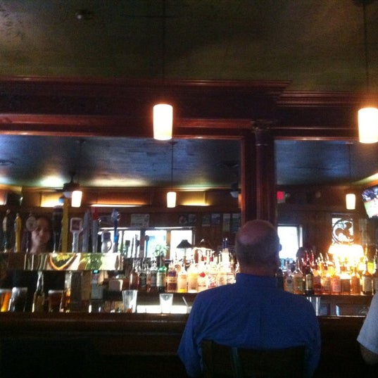 5/17/2012 tarihinde Nikko M.ziyaretçi tarafından Cherry Street Tavern'de çekilen fotoğraf