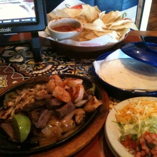 Photo taken at Chili&#39;s Grill &amp; Bar by Bur T. on 8/28/2012
