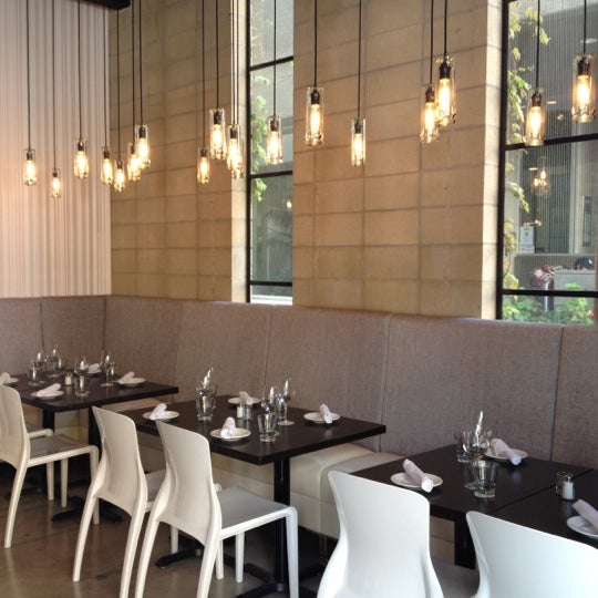 Isola Pizza Bar Italian Restaurant in San Diego