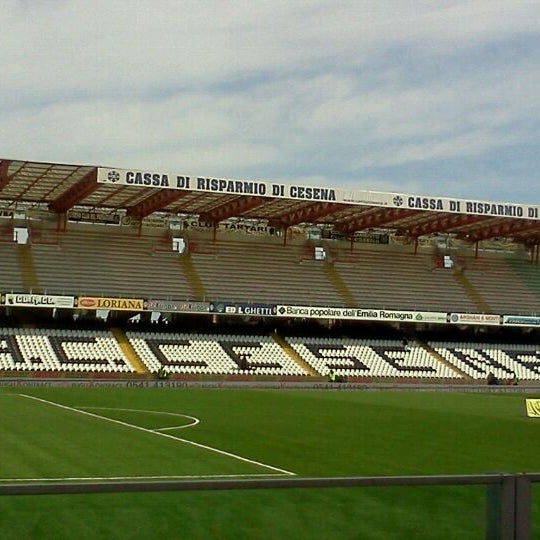 3/11/2012 tarihinde Mirco M.ziyaretçi tarafından Orogel Stadium Dino Manuzzi'de çekilen fotoğraf