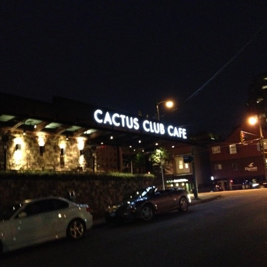 Снимок сделан в Cactus Club Cafe пользователем Yigit D. 6/1/2012