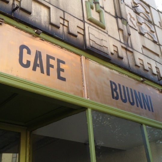 Das Foto wurde bei Buunni Coffee von Joshua am 9/11/2012 aufgenommen