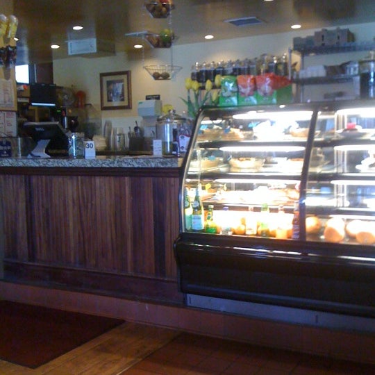 Foto tomada en Ma Rouge Coffee House  por Dianna L. el 4/17/2012