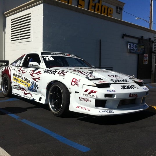 3/4/2012 tarihinde Yukio T.ziyaretçi tarafından Racer&#39;s Edge Indoor Karting'de çekilen fotoğraf