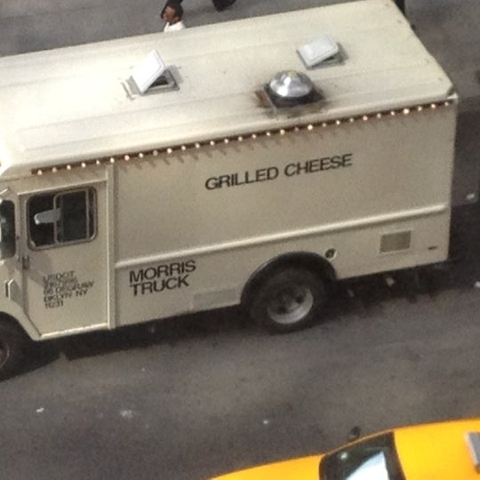 Das Foto wurde bei Morris Grilled Cheese Truck von Barbara W. am 6/18/2012 aufgenommen
