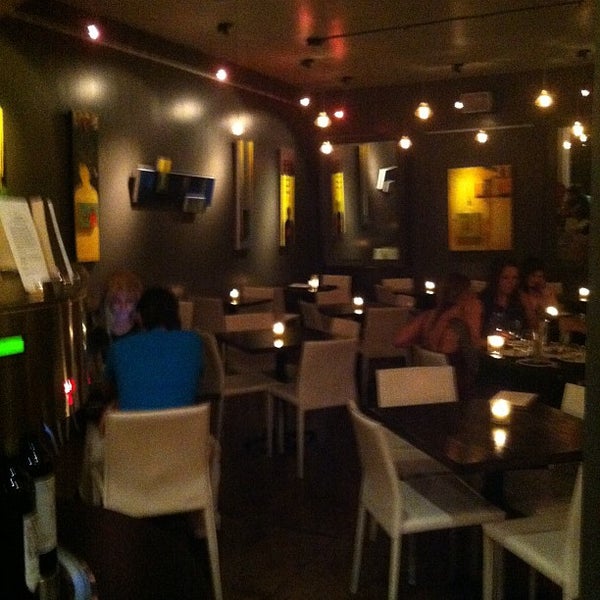 9/7/2012에 Toktam T.님이 3Twenty Wine Lounge에서 찍은 사진