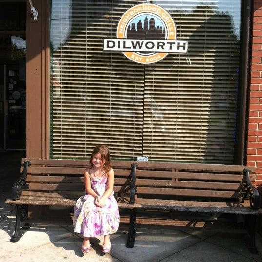 Foto tomada en Dilworth Neighborhood Grille  por Brittany V. el 7/5/2012