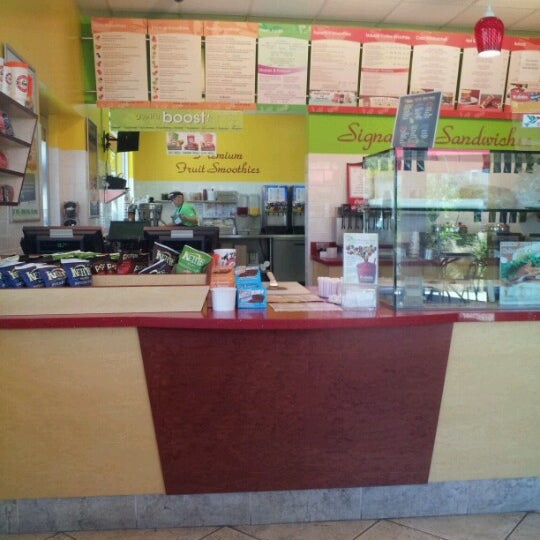 Photo taken at Robeks Fresh Juices &amp; Smoothies by Marc N. on 6/26/2012