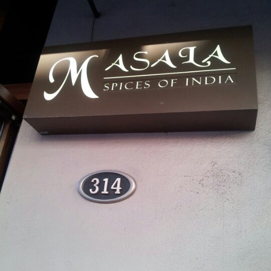 Das Foto wurde bei Masala Spices Of India von Andrew M. am 7/10/2012 aufgenommen